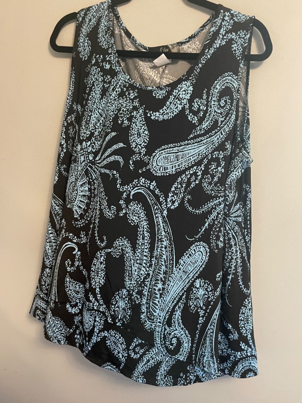 J Lee women’s XL blue and black tank top